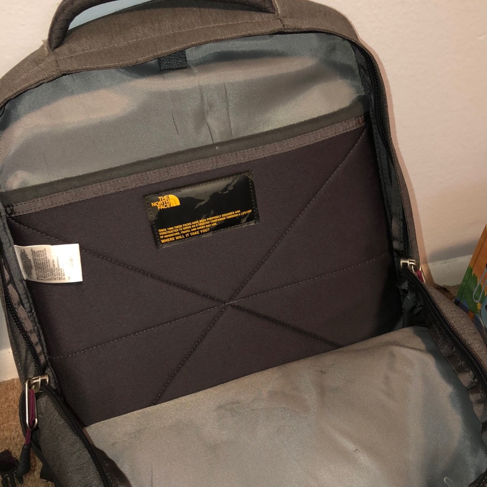 North face back pack - Picture 3 of 6